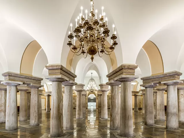 Picture of the Crypt in the U.S. Capitol.