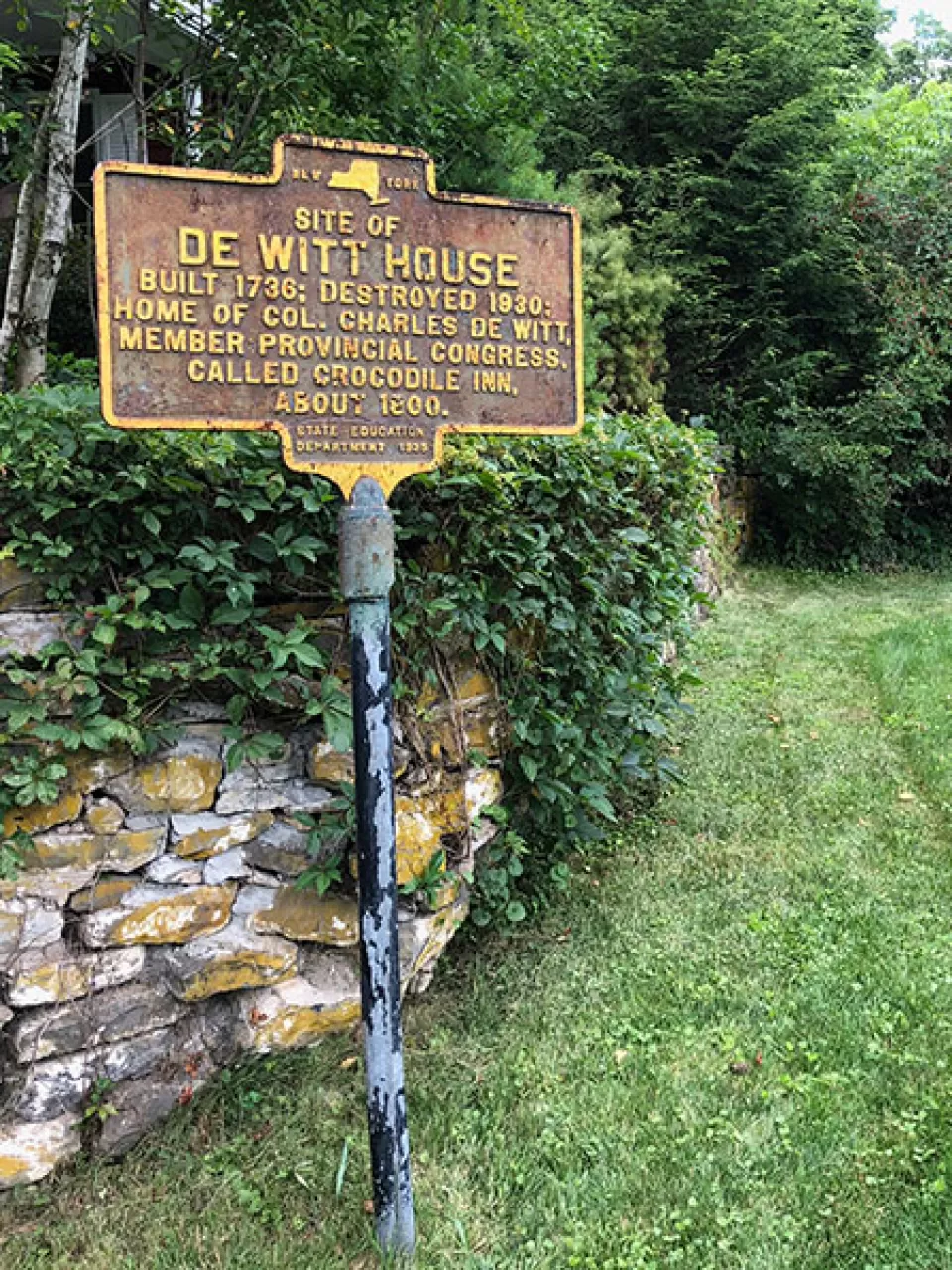 Sign marking the site of the De Witt house in New York.